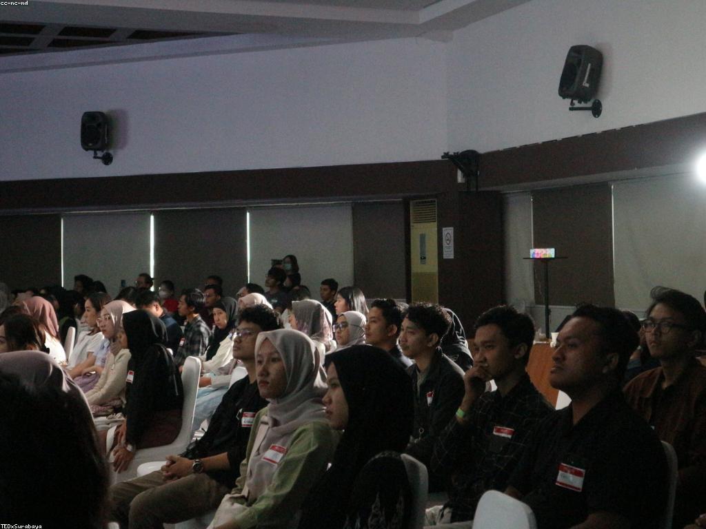 សារៈសំខាន់របស់ឧបករណ៍ និងអេក្រង់ក្នុងការជួយពង្រីកចំណេះទំាងអប់រំ និងការងារ